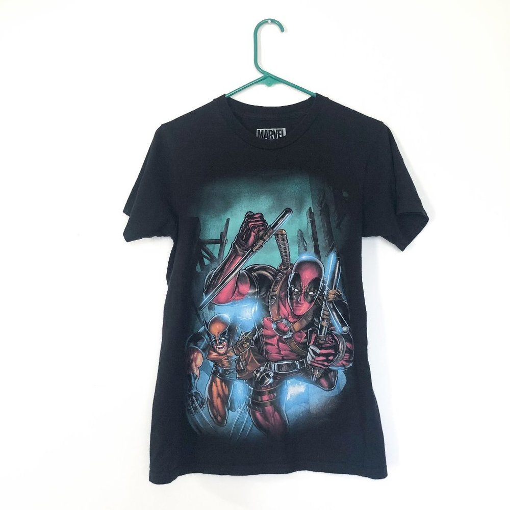 Wolverine and Deadpool Graphic Tee Unisex Small Women’s Medium